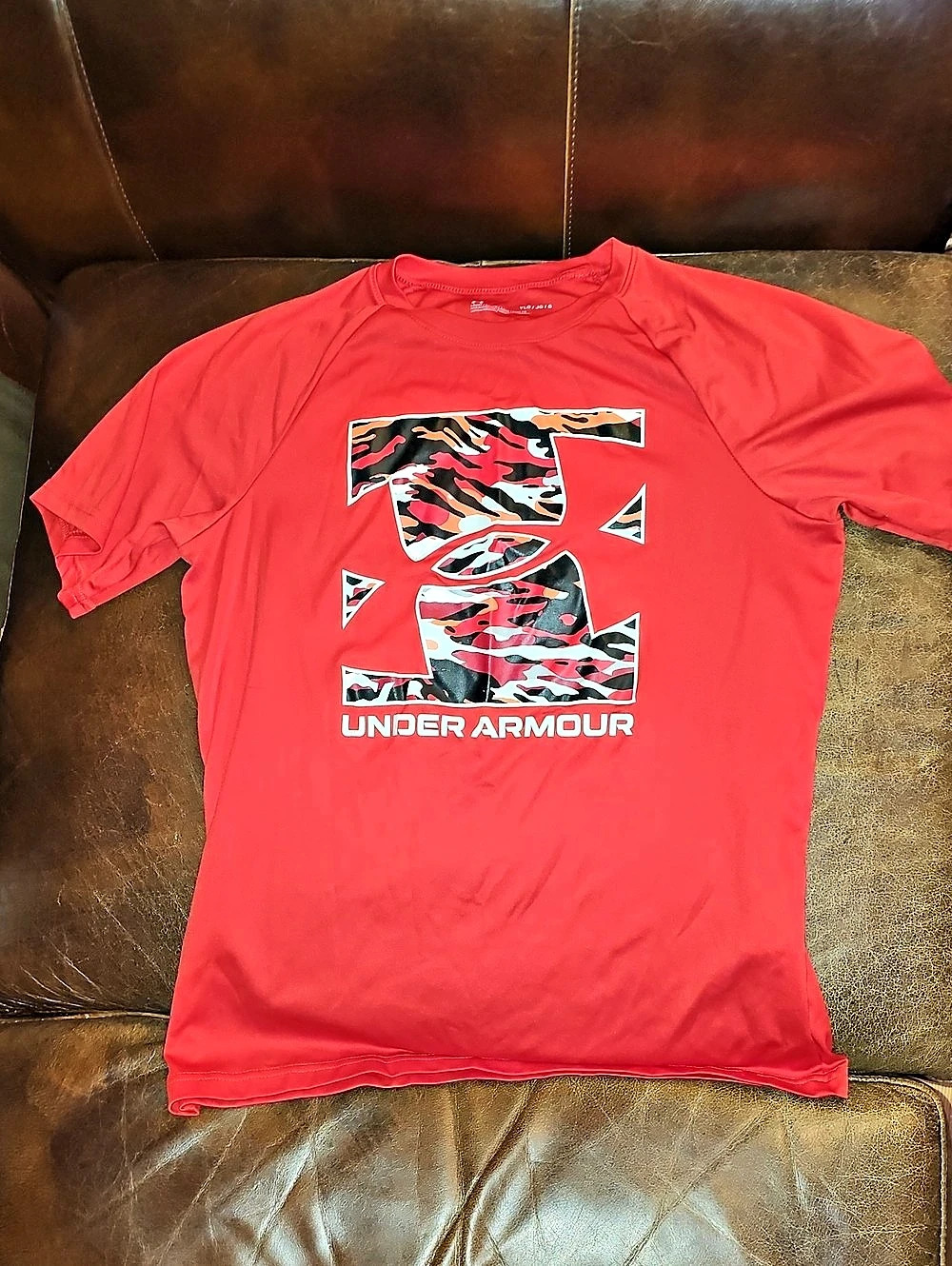 Under Armour Boys Medium Camo Graphic Tee Red Youth Large